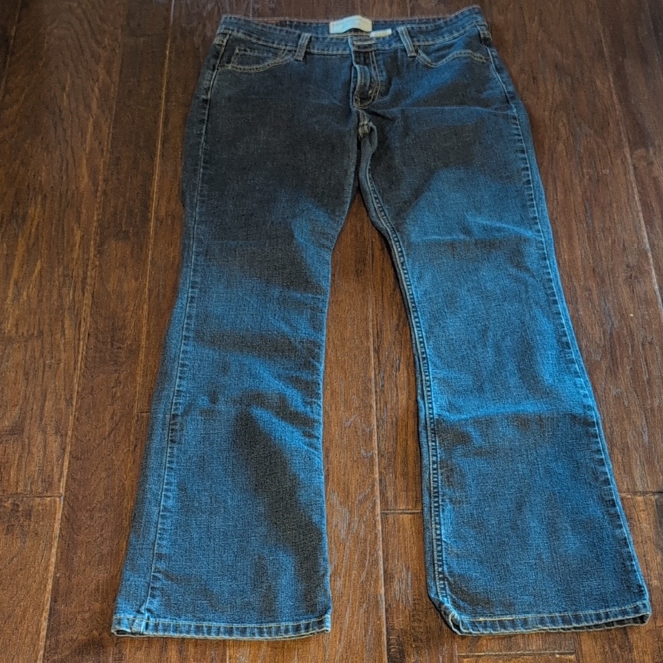 Levis Signature Stretch Lowrise Bootcut Jeans Levis Signature Stretch Lowrise Bootcut Jeans